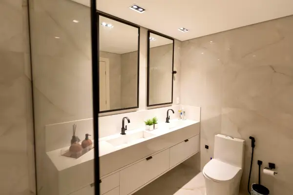 como organizar banheiro pequeno sem gastar muito